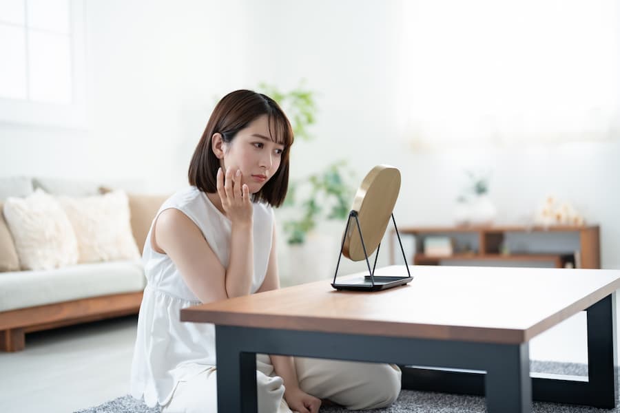 皮膚についたカラー剤の落とし方を美容師が解説。セルフカラーや白髪染め後も安心!