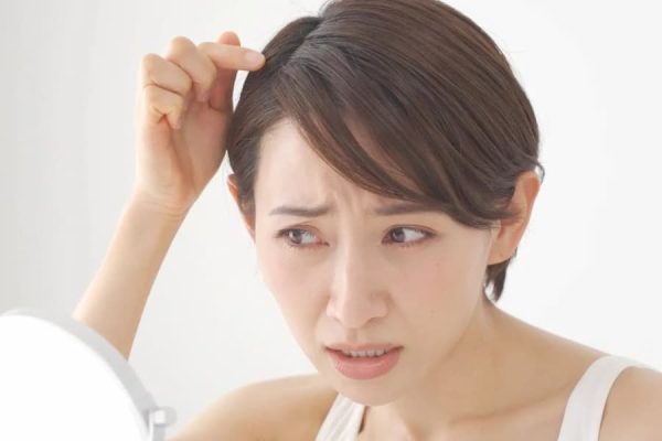 白髪が生える場所には理由がある！？原因・予防法・正しいケアを美容師が解説