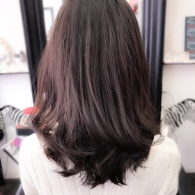 ピンクブラウンカラーの女性