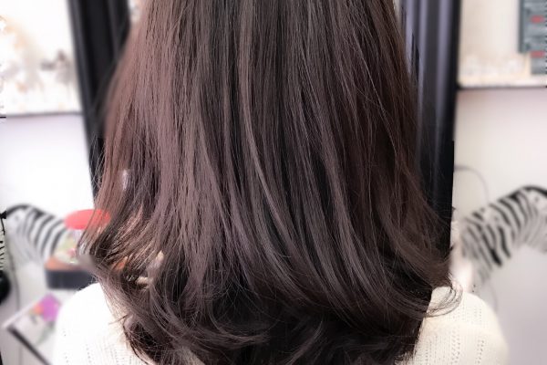 ピンクブラウンカラーの女性