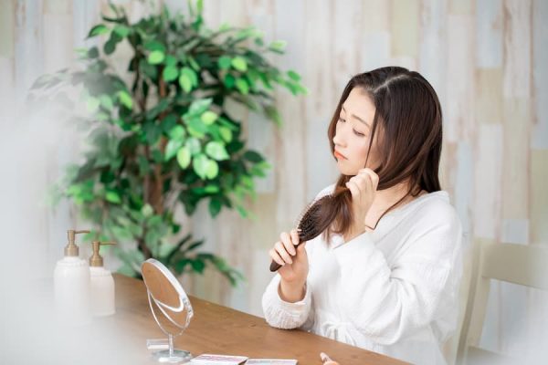 髪の毛が絡まる原因とすぐできる対処法＆予防ケアを美容師が徹底解説！