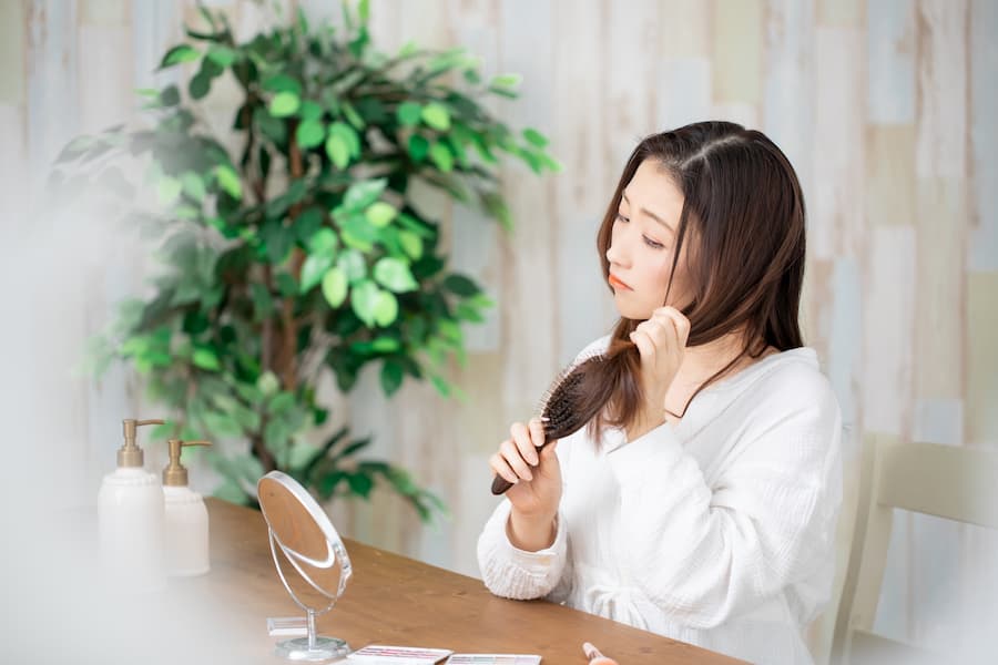 髪の毛が絡まる原因とすぐできる対処法＆予防ケアを美容師が徹底解説！