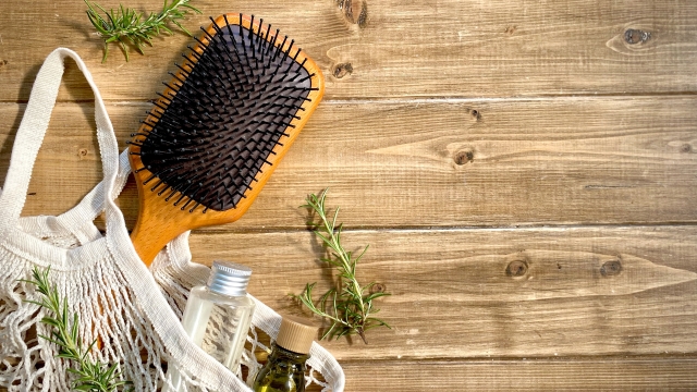 ヘアケアアイテムを入れた袋