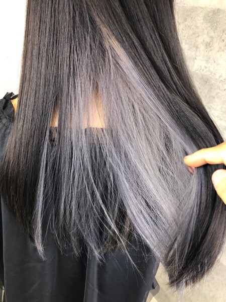2回以上のブリーチのシルバーインナーカラー