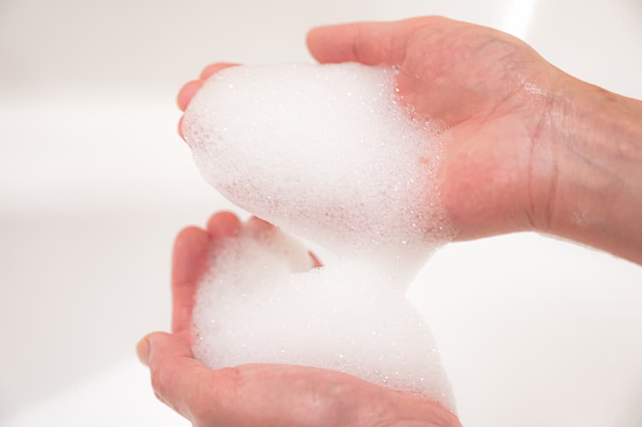 シャンプー＆トリートメントの適量は？髪の長さ別の目安と正しい使い方を美容師が解説