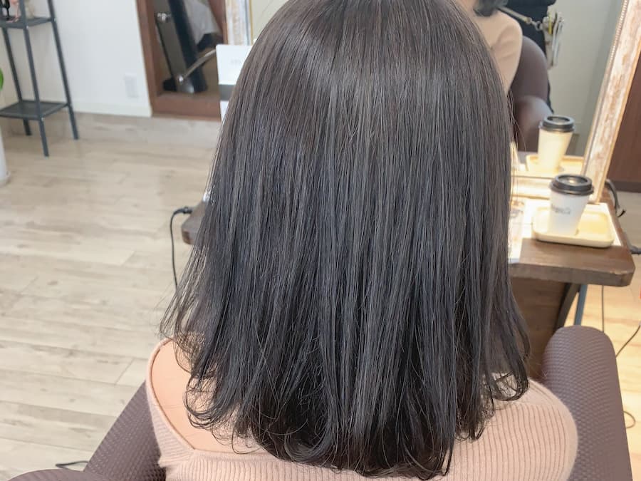 ダークグレージュの髪色