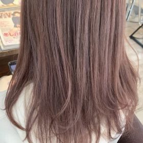 ピンクベージュ