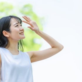 髪の毛も日焼けする！？髪・頭皮の紫外線対策とアフターケアを美容師が解説