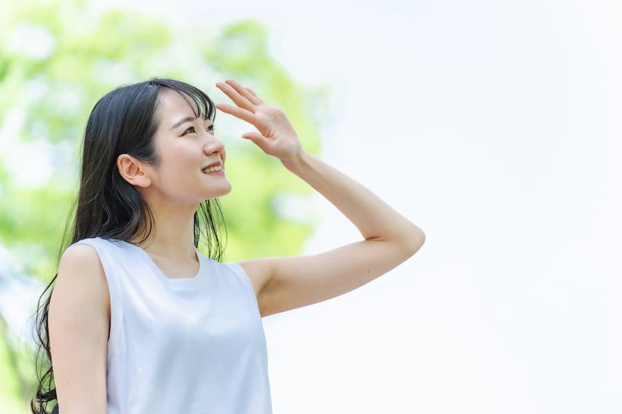 髪の毛も日焼けする！？髪・頭皮の紫外線対策とアフターケアを美容師が解説