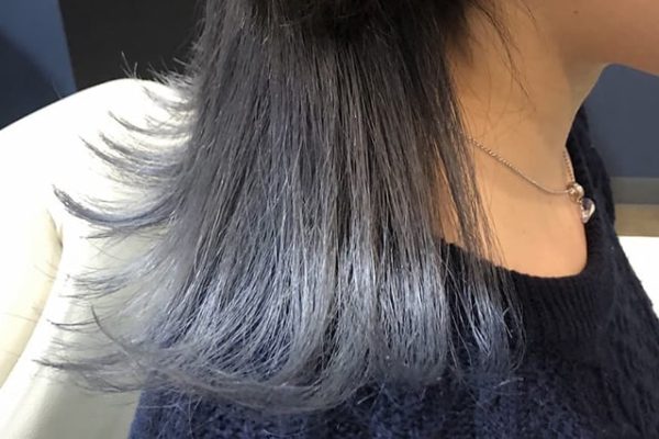 ホワイトシルバーを施した髪の毛