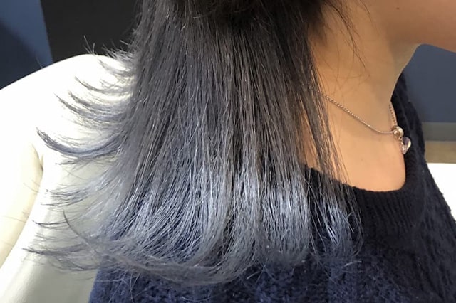 ホワイトシルバーを施した髪の毛