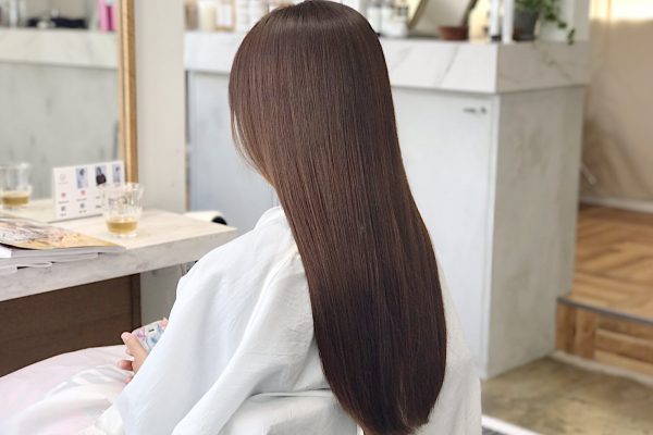 縮毛矯正を当てた後のストレートヘア