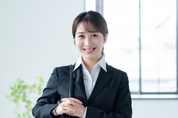 就活の髪色はどこまでOK？おすすめのトーンと好印象に見せるポイントを徹底解説