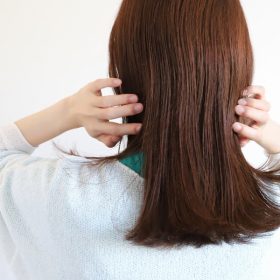 冬になると抜け毛が増える？原因と正しいヘアケア対策を美容師が徹底解説！