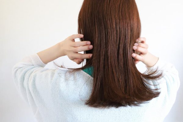 冬になると抜け毛が増える？原因と正しいヘアケア対策を美容師が徹底解説！
