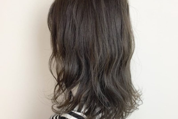グラデーションカラーに挑戦前の女性の髪色