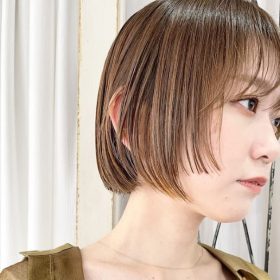 ステップボブスタイルの女性