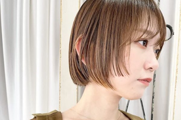 ステップボブスタイルの女性