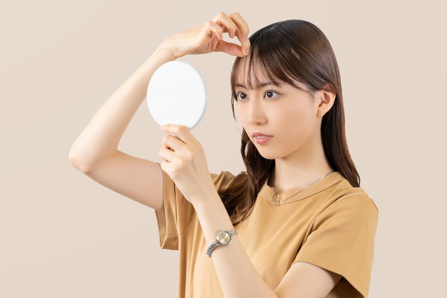 前髪が割れる原因と直し方を美容師が徹底解説！もう朝のセットで悩まない