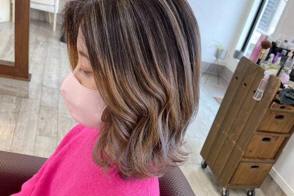 グレージュ気味のバレイヤージュカラー