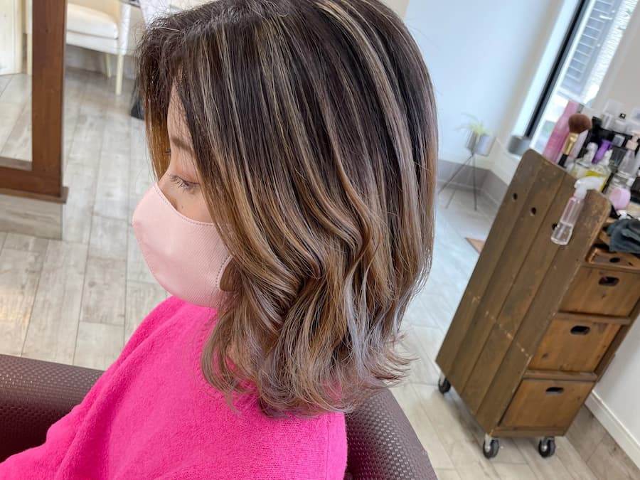 グレージュ気味のバレイヤージュカラー