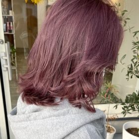 アネモネブルーとピンクをミックスしたヘアカラー