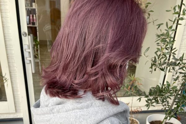 アネモネブルーとピンクをミックスしたヘアカラー