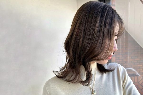 オリーブベージュはどんな髪色？透明感たっぷりの人気ヘアカラーを徹底解説