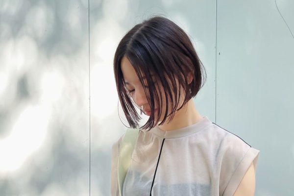 ダークブラウンはどんなヘアカラー？色落ちしにくい自然な暗髪の魅力を解説