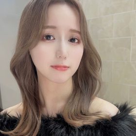 ミルクティーアッシュはどんな髪色？ブリーチなしでも楽しめる人気ヘアカラーを解説