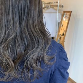 スモーキーアッシュはどんな髪色？秋冬に人気のくすみカラーの魅力を徹底解説