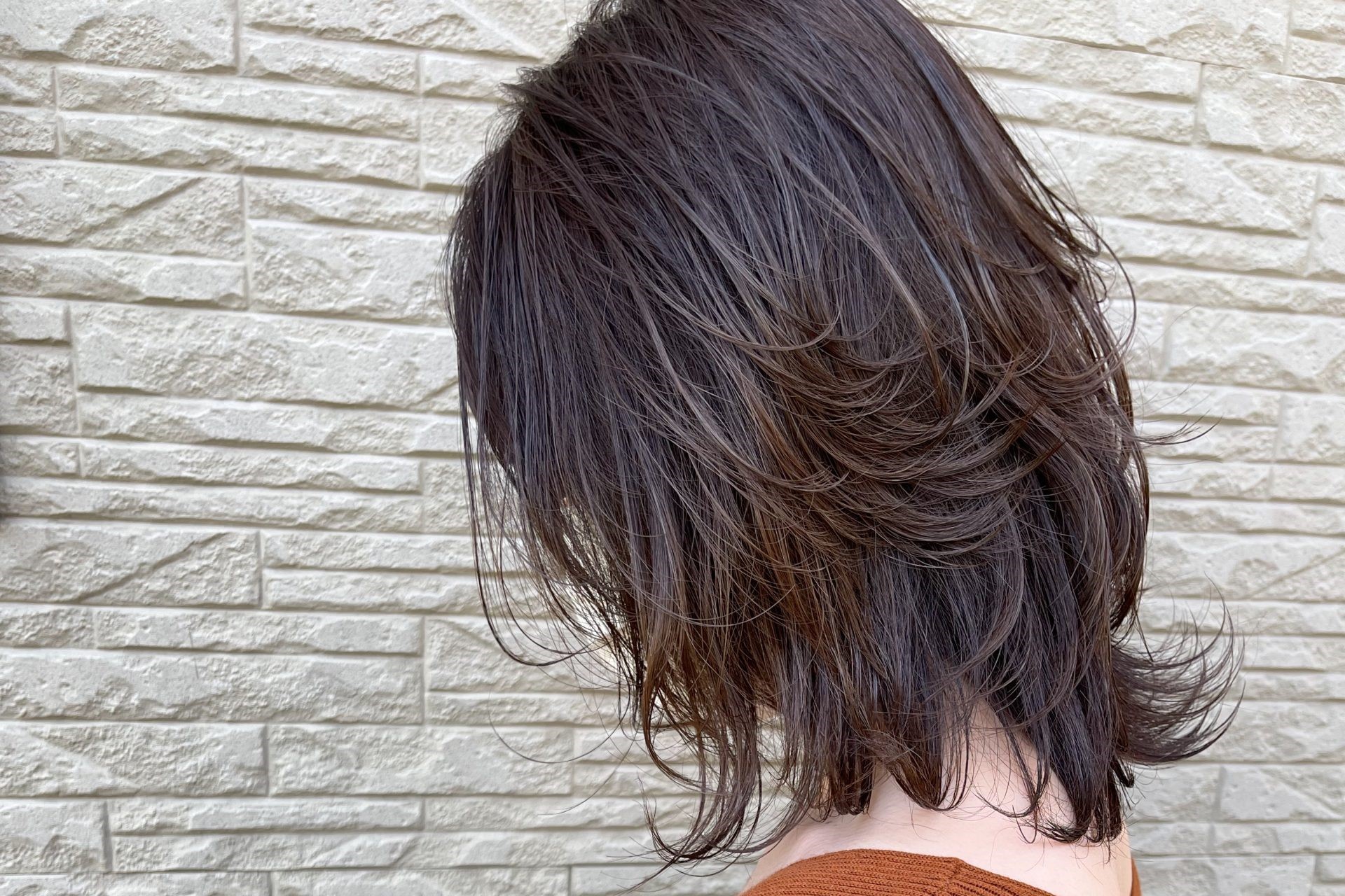 【2023年最新】40代に人気のヘアカラーは？大人女性におすすめの髪色特集