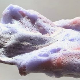 カラーシャンプーの効果的な使い方と髪色に合った選び方を徹底解説