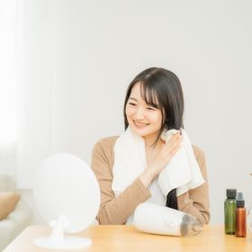 ヘアケアの正しい順番は？美髪のための夜と朝のヘアケアルーティンを徹底解説