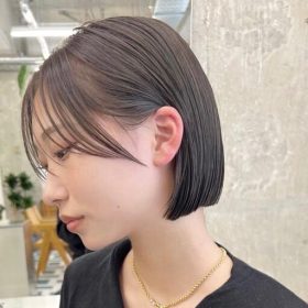 ラベンダーグレージュはどんな髪色？ブリーチあり・なしの違いとおすすめスタイル集