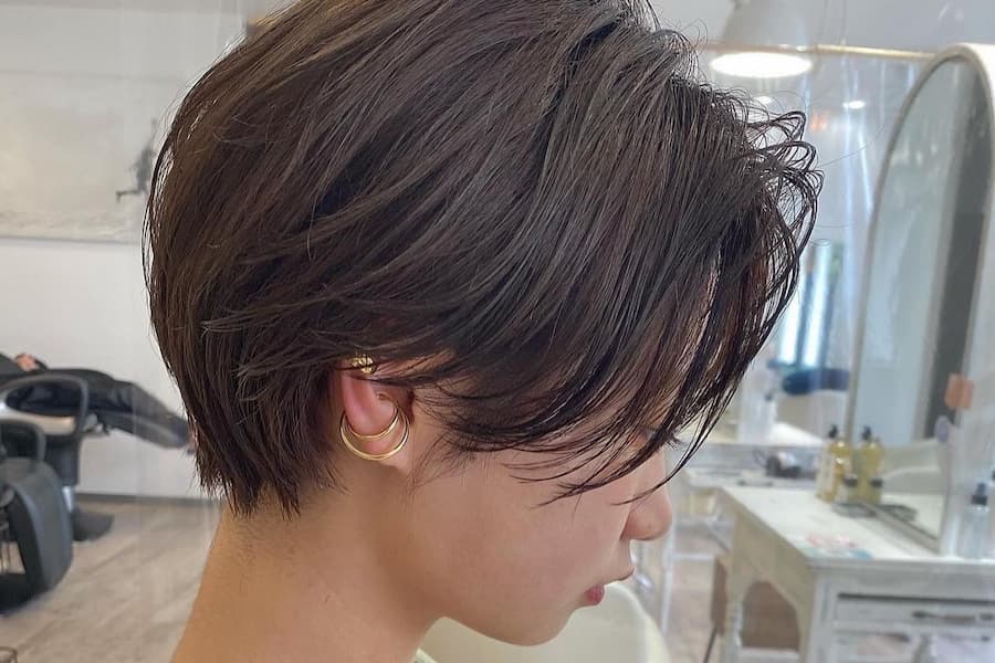 グレージュはどんな髪色？暗めから明るめまで人気スタイルを紹介