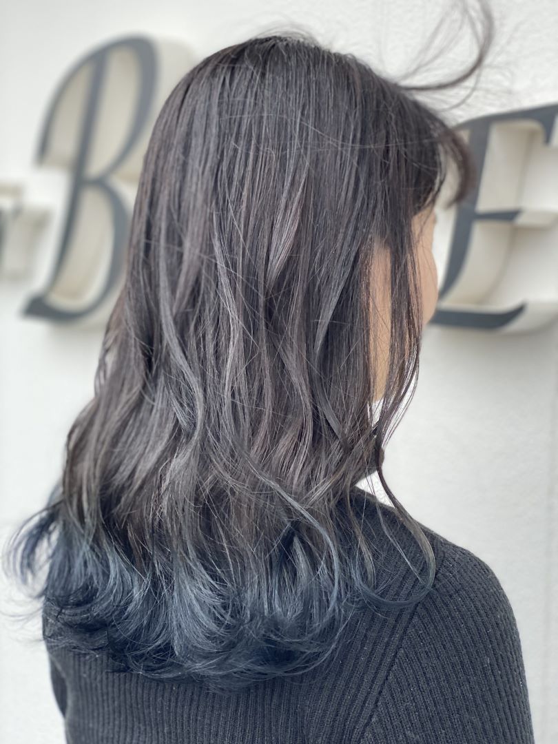 モノトーン×インディゴのグラデーションカラー