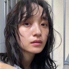 透明感のある黒髪にしたい方必見！重くならずに垢抜けるおしゃれな暗髪カラー