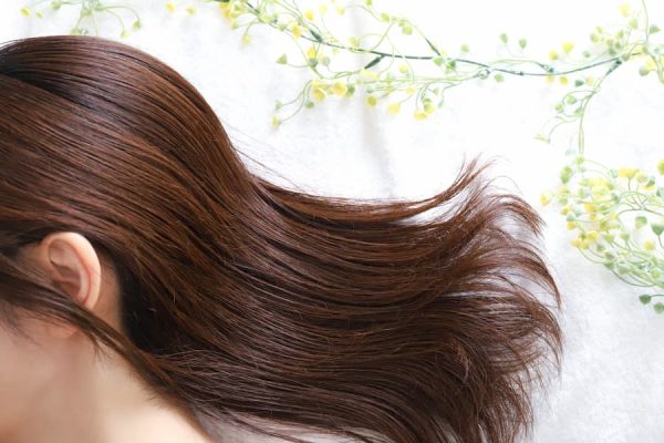 くせ毛でお悩みの方必見！サロンで人気のトリートメントと自宅ケア方法を徹底解説