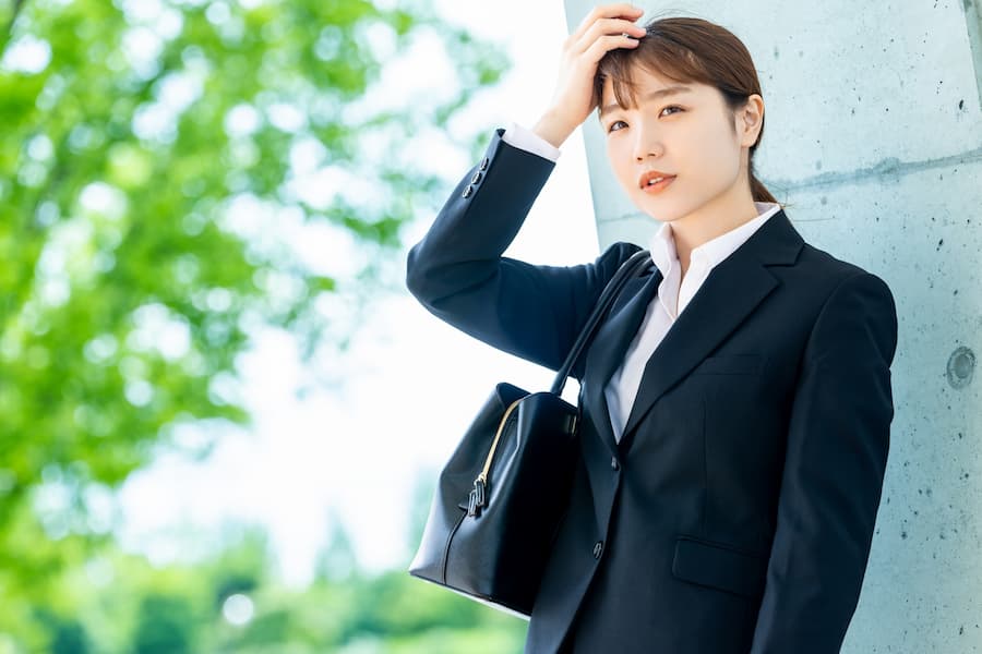 就活や実習を意識した暗髪スタイル