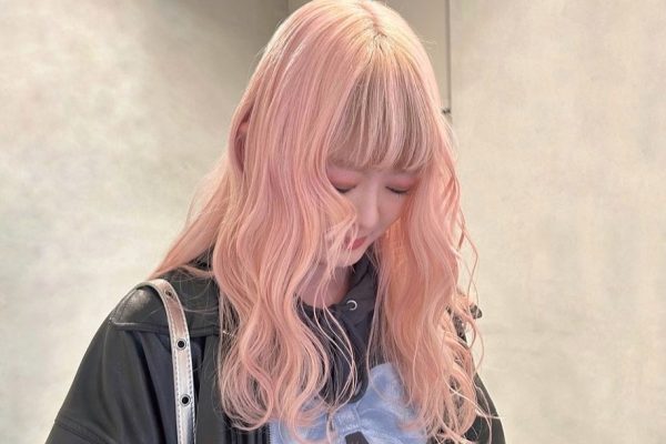 ストロベリーブロンド（ピンクブロンド）の髪色7選！似合う人・ブリーチ回数を解説