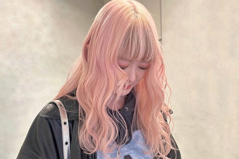 ストロベリーブロンド（ピンクブロンド）の髪色7選！似合う人・ブリーチ回数を解説
