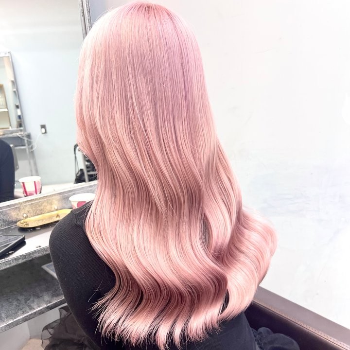 ブリーチありのピンクヘアカラー