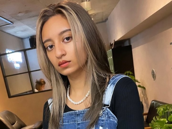 前髪なし × フェイスフレーミングカラー