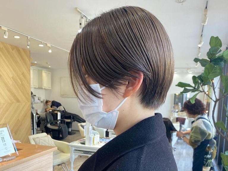 アッシュグレージュの髪色