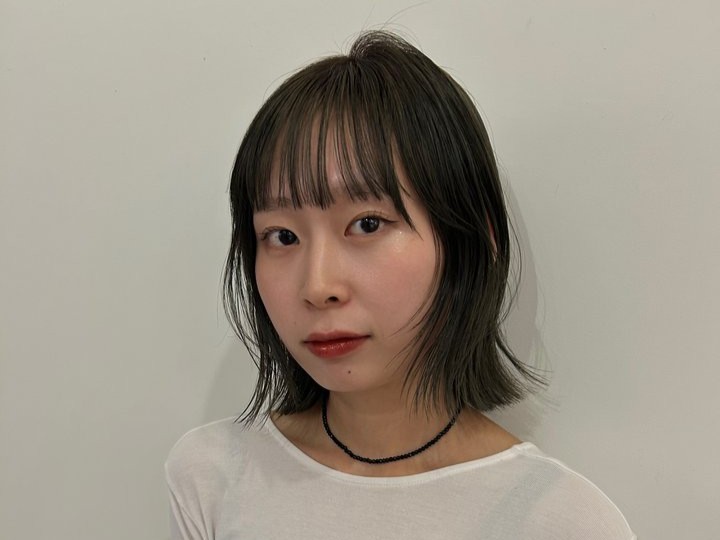 ダークグレージュの髪色