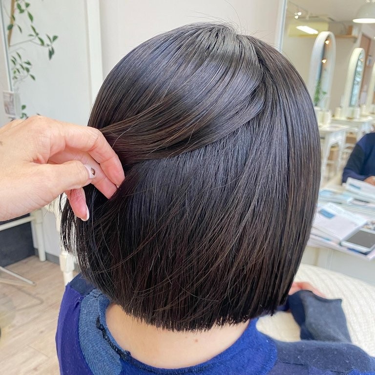 ブリーチなしのダークグレージュの髪色