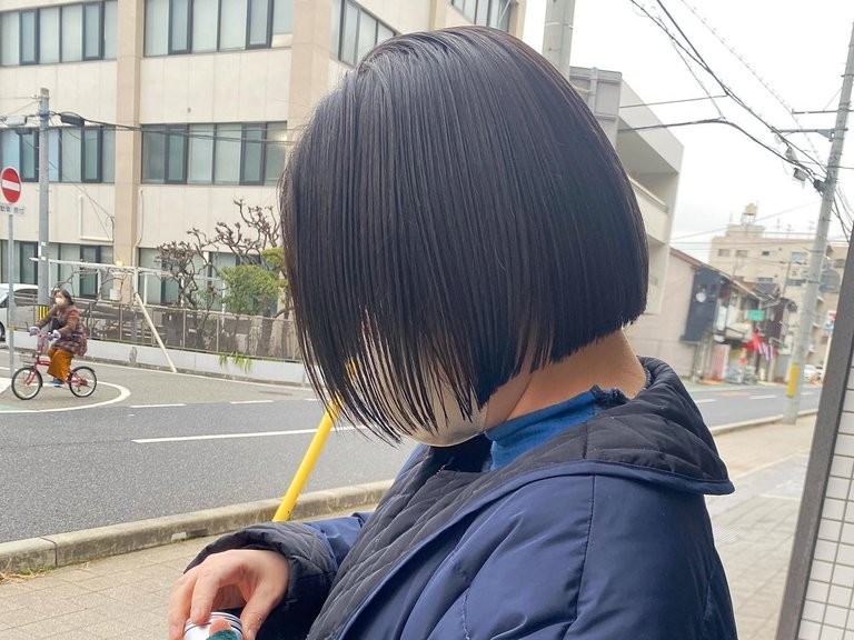 ボブのダークグレージュの髪色