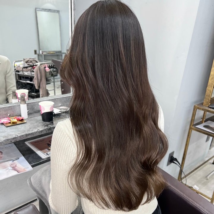 ダークグレージュの髪色