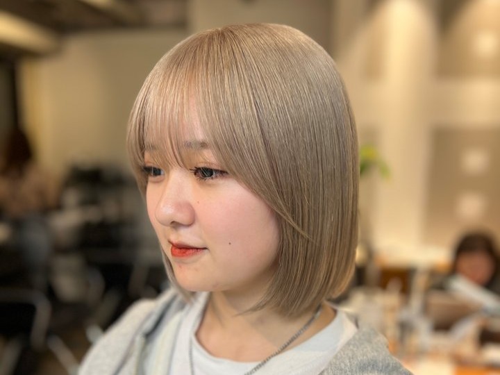 ミルクティーベージュの髪色